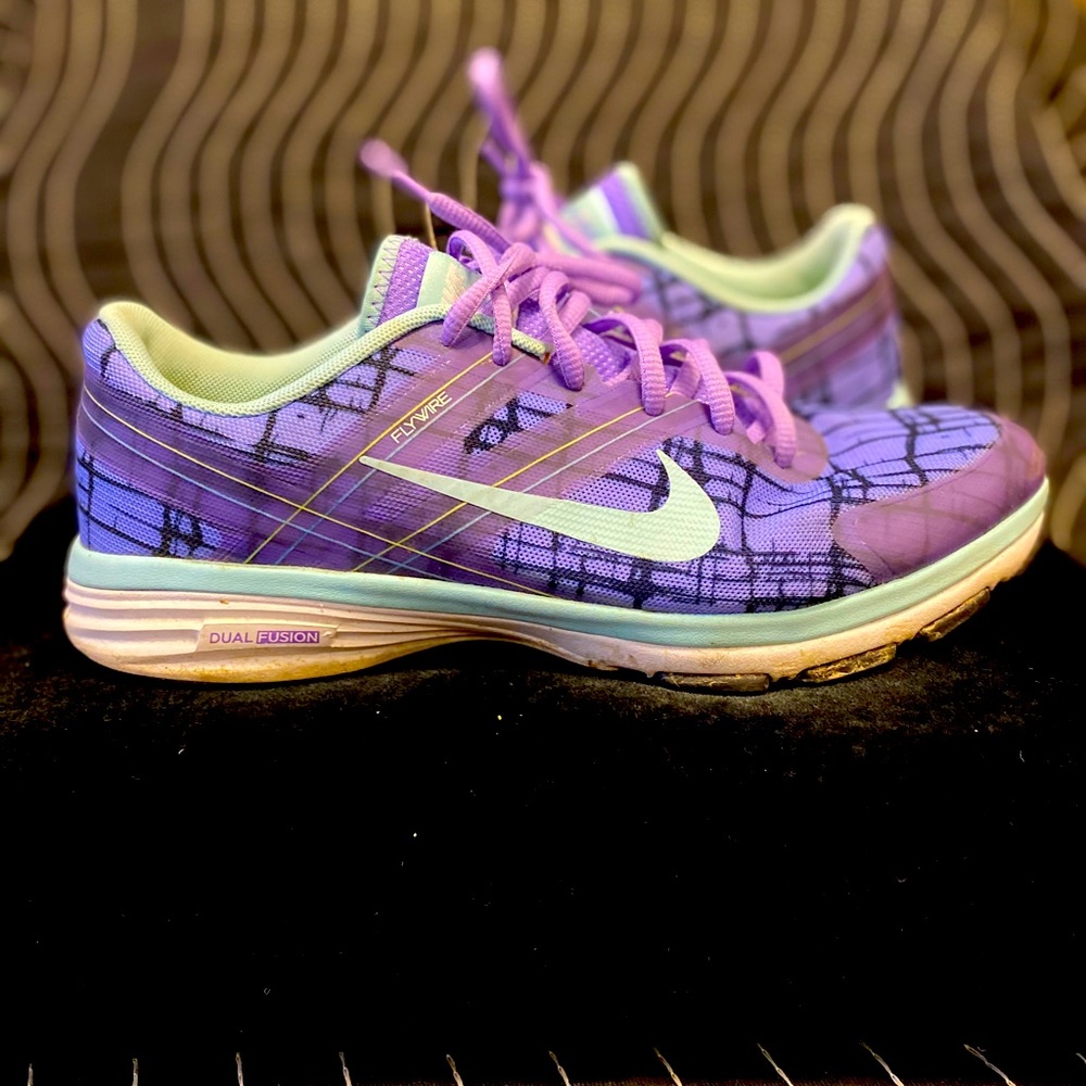 Nike training Dual Fusion Flywire shoes